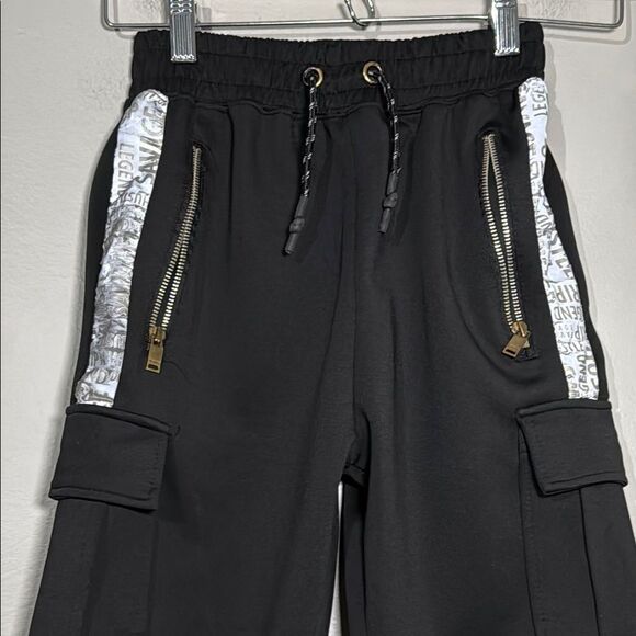 Black Cargo Shorts size 10/12 - Picture 5 of 10